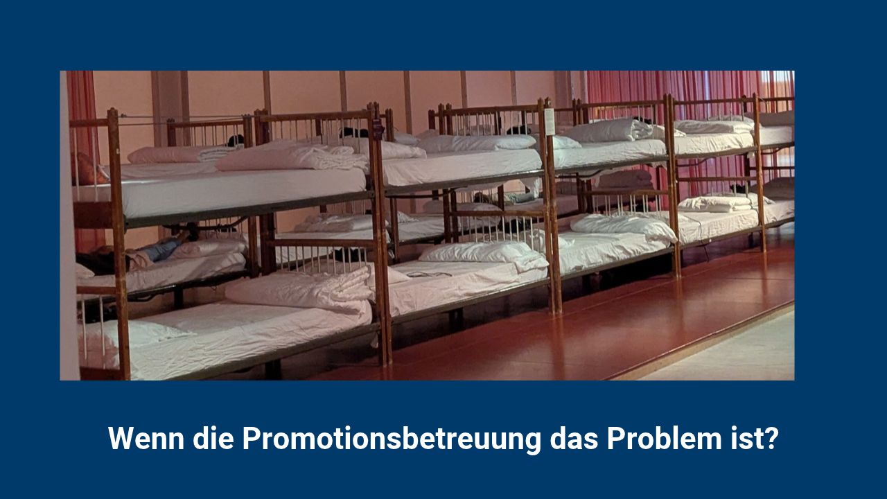 Lange Reihe leerer Etagenbetten mit weißer Bettwäsche, darunter der Titel: Wenn die Promotionsbetreuung das Problem ist?